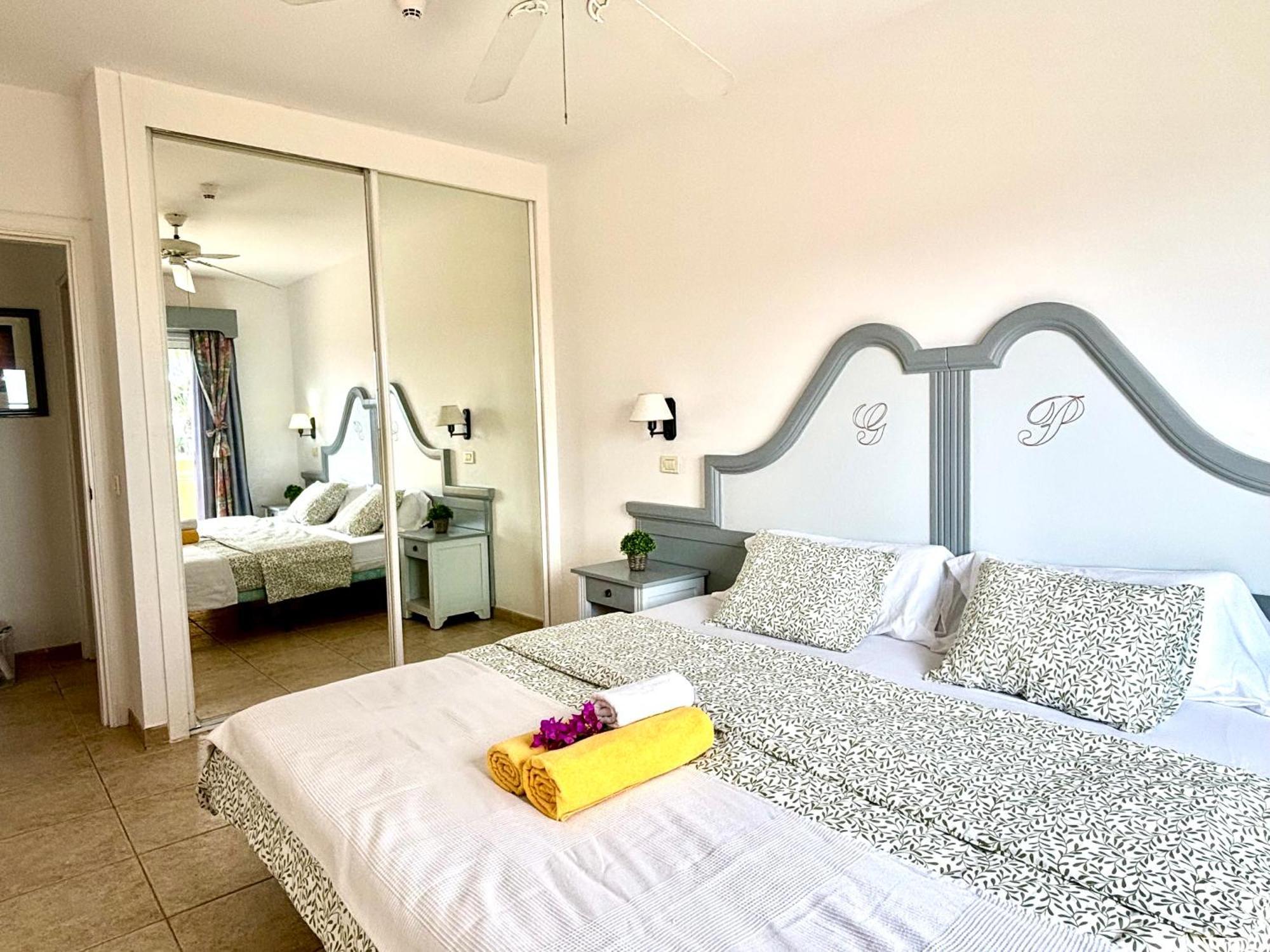 Happy Granada Apartment Los Cristianos  Bagian luar foto